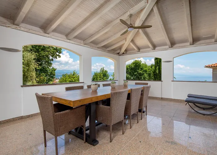 The Nest Опатия