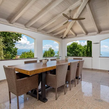 The Nest אופטיה