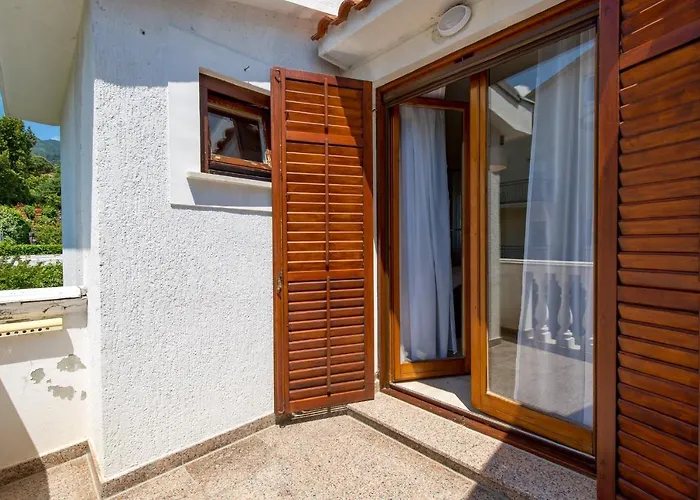 The Nest Βίλα Οπατία